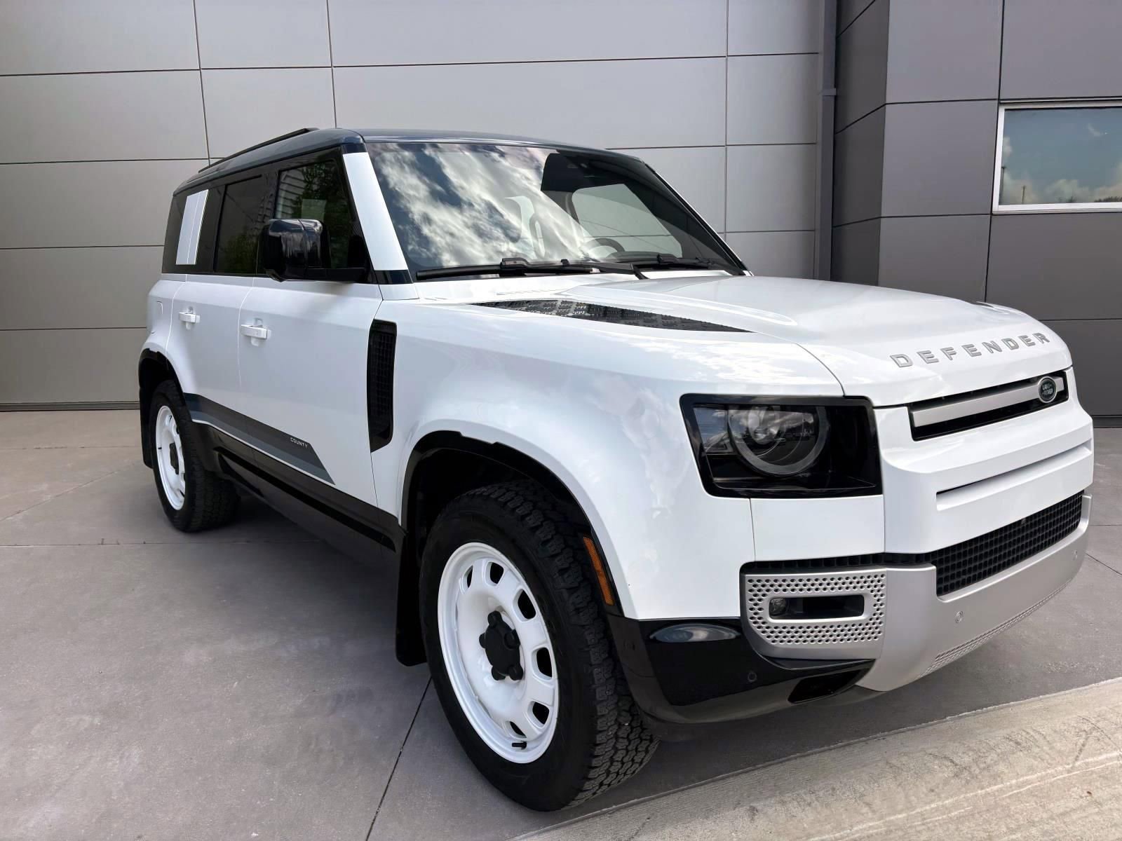 Used 2025 Land Rover Defender 110 S AWD/4WD image 3