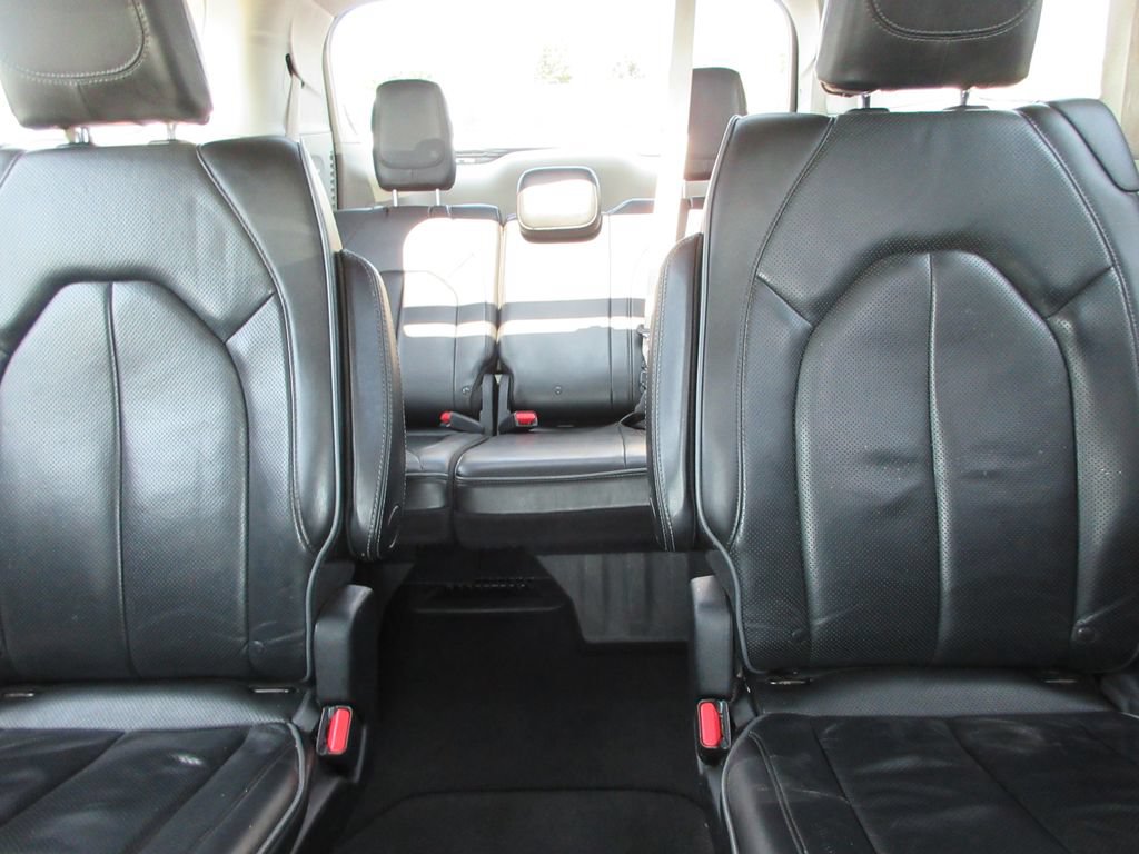 Used 2020 Chrysler Pacifica Limited FWD image 20