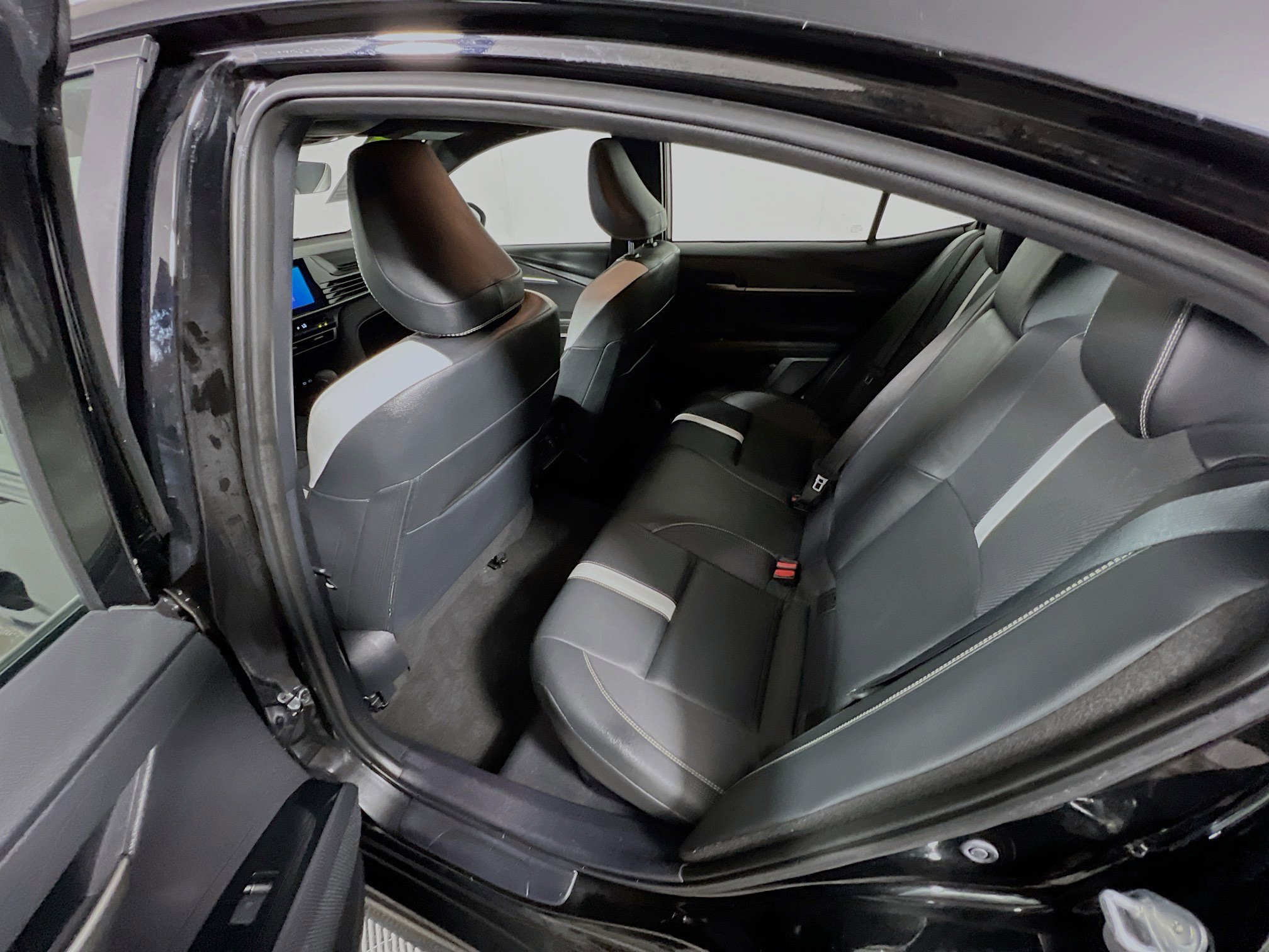 Used 2025 Toyota Camry SE image 29