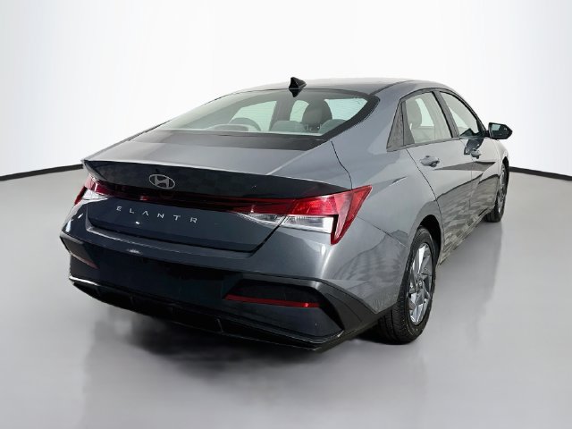 Used 2024 Hyundai Elantra SEL FWD image 10