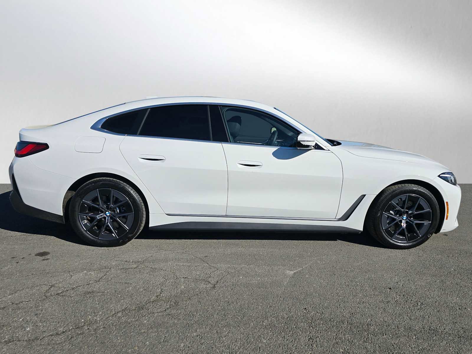 Used 2025 BMW i4 eDrive40 image 2