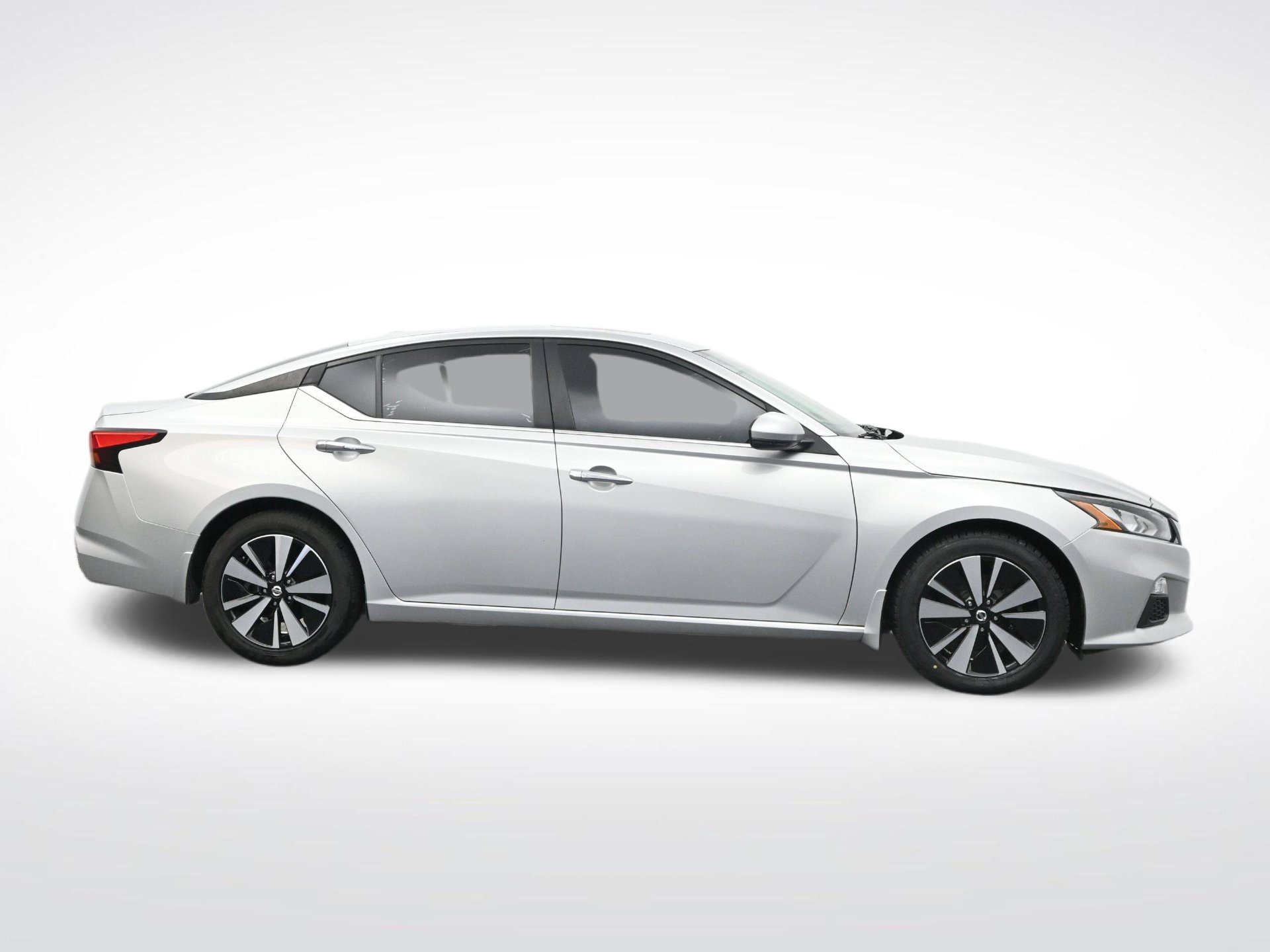 Used 2021 Nissan Altima 2.5 SV w/ SV Premium Package FWD image 4