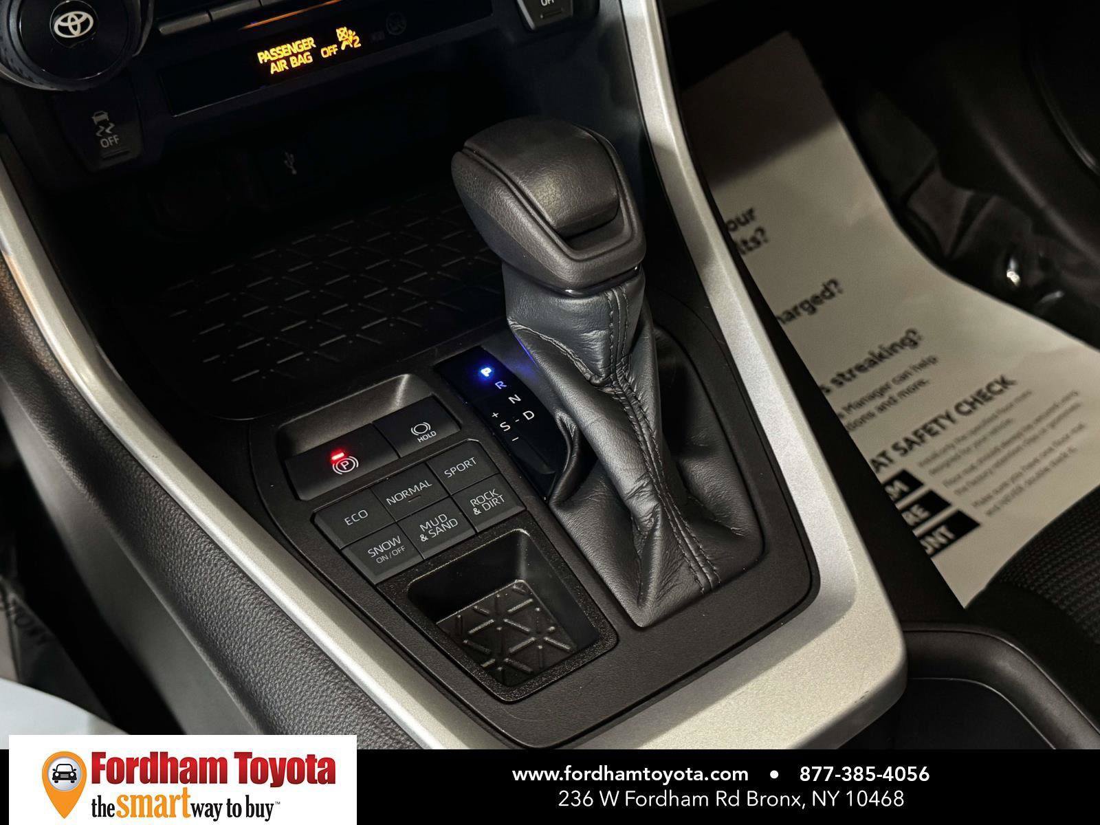 Used 2022 Toyota RAV4 LE AWD/4WD image 28