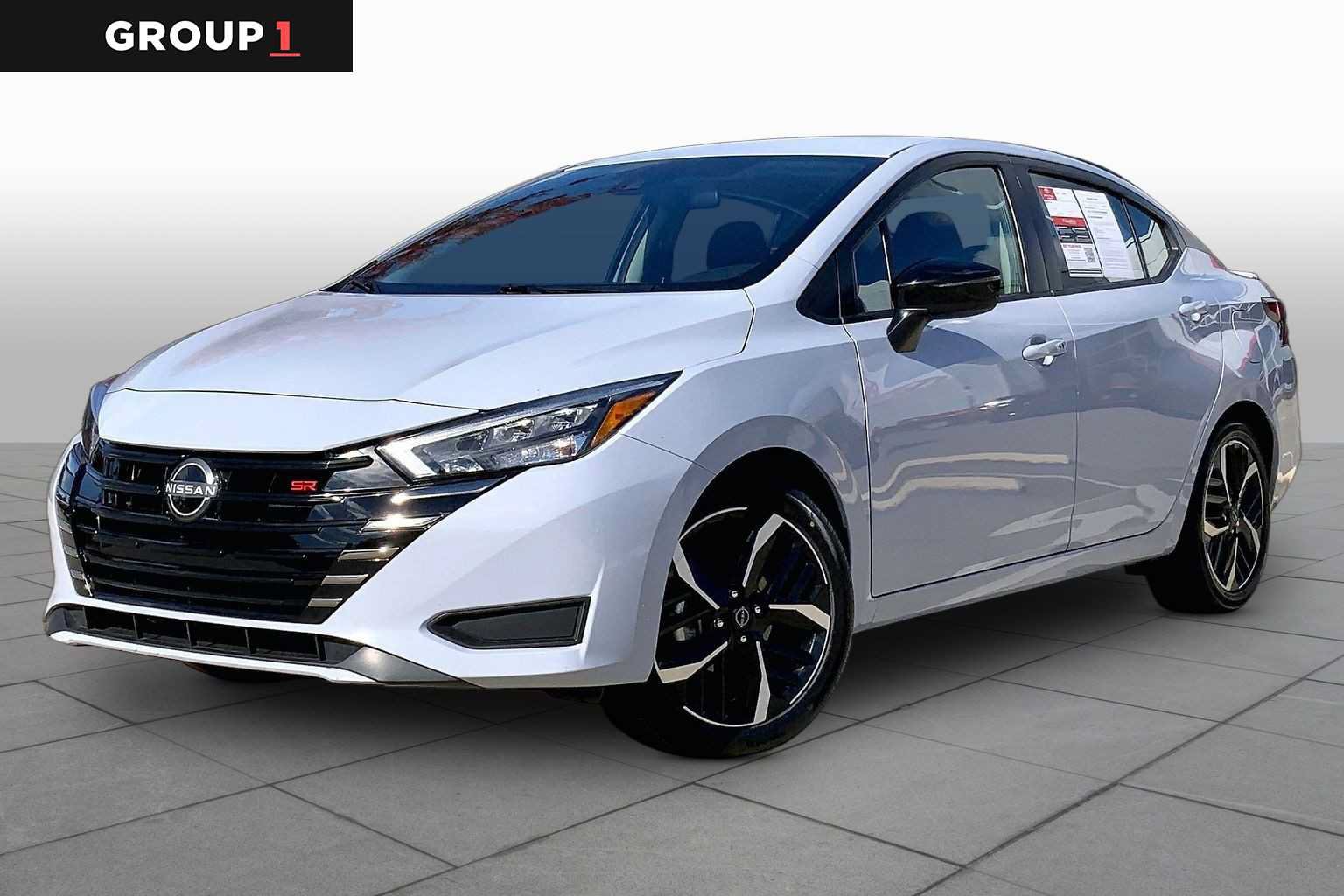 Used 2025 Nissan Versa SR FWD image 1