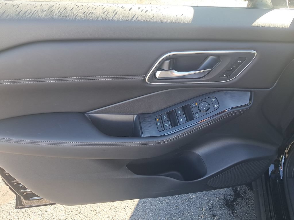 New 2026 Nissan Rogue Platinum AWD/4WD image 11