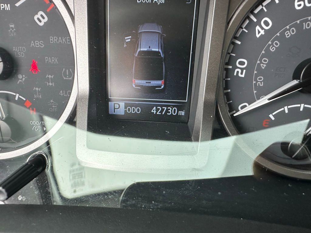 Used 2021 Toyota Tacoma SR5 w/ Trail Edition image 13