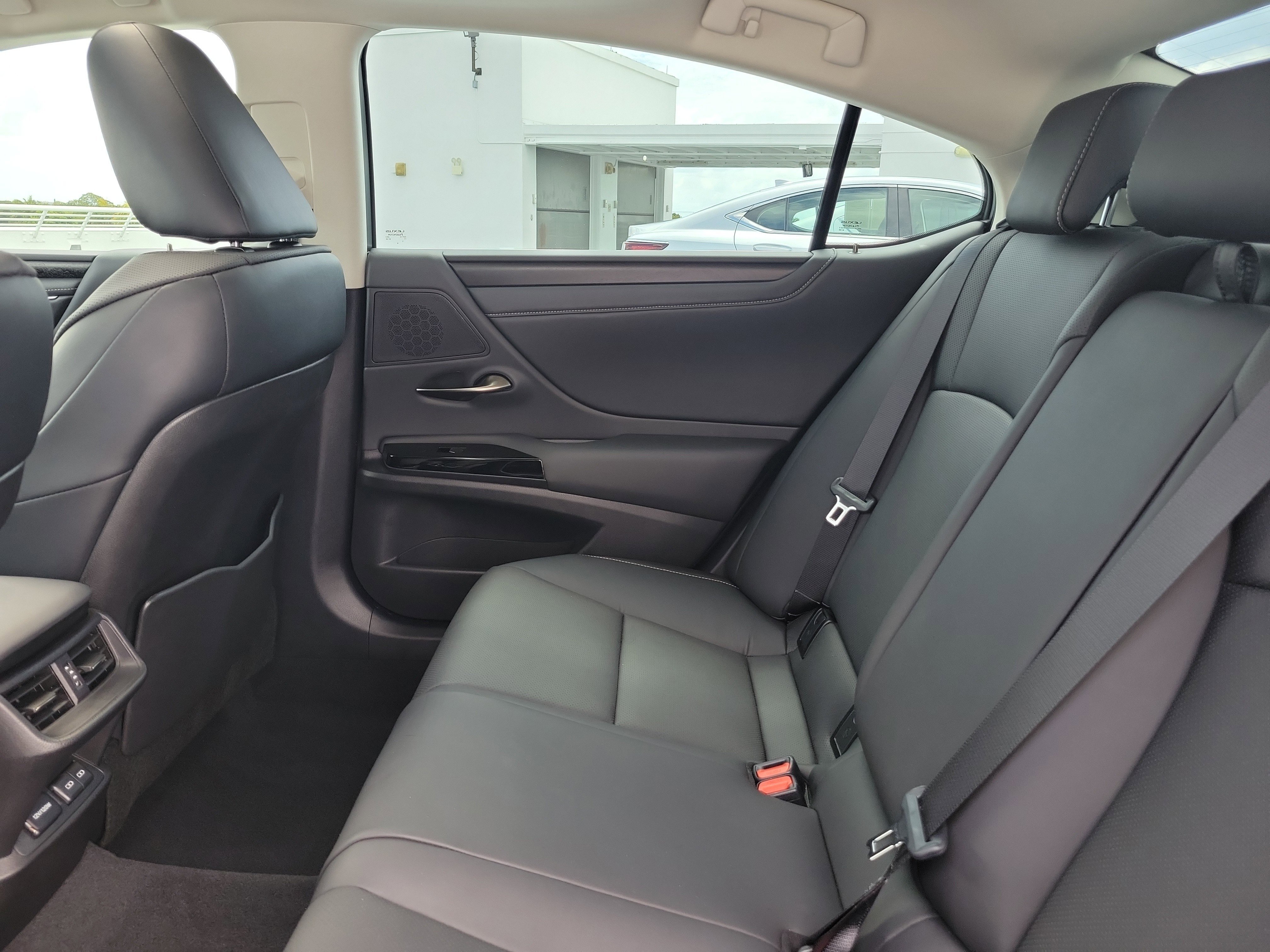 Certified 2024 Lexus ES 350 w/ Premium Package FWD image 12