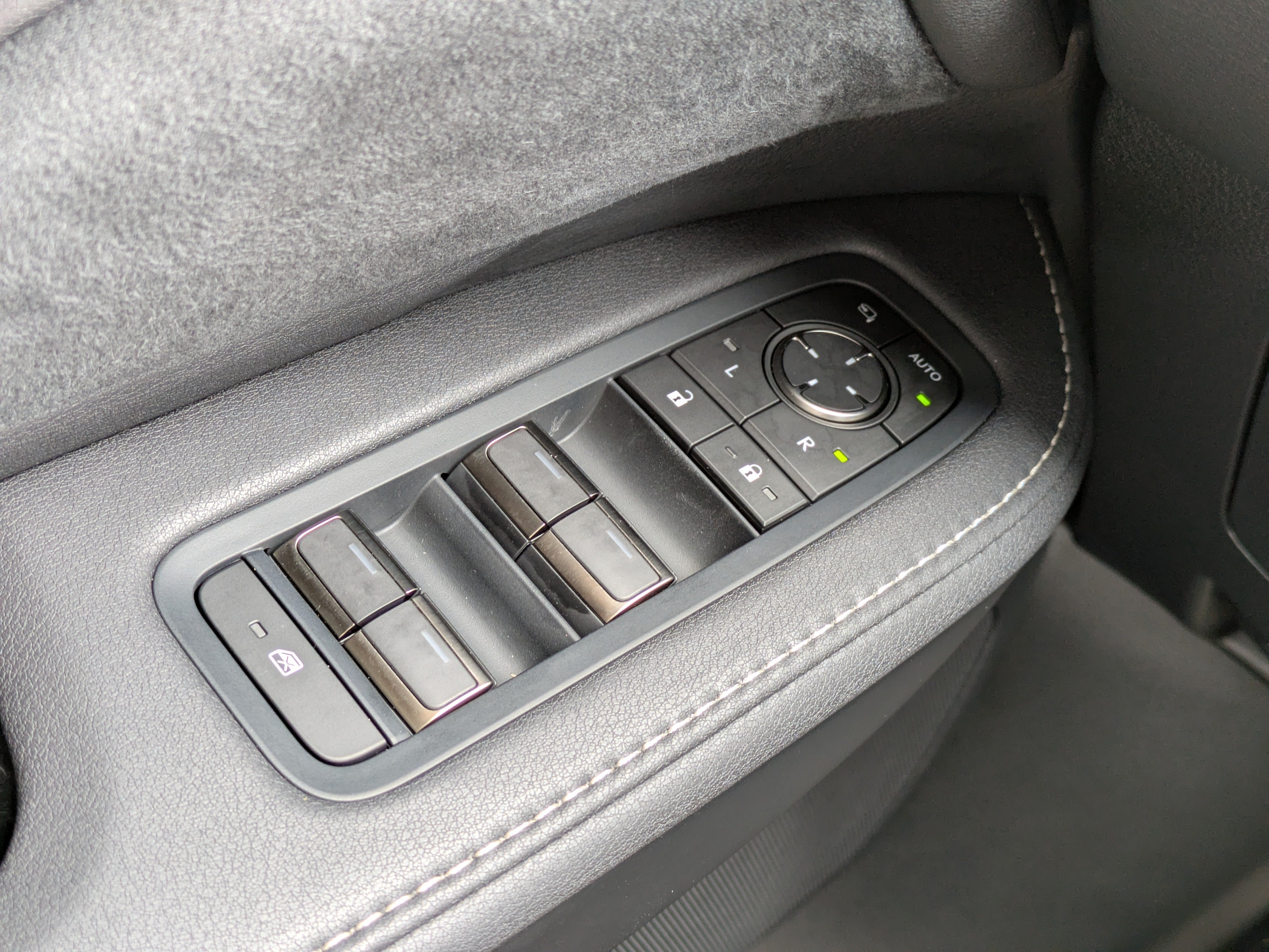 Used 2026 Lexus TX 500h AWD w/ Technology Package image 21