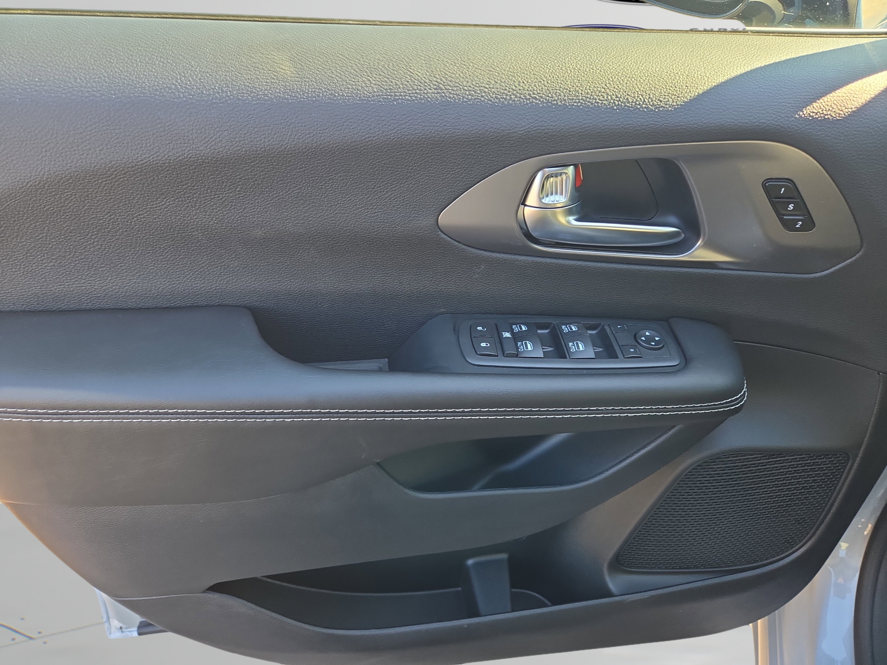 New 2026 Chrysler Pacifica Select FWD image 25
