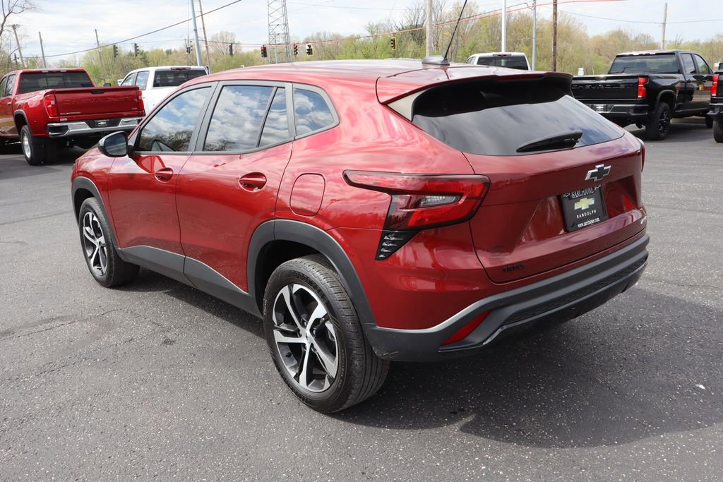 Used 2024 Chevrolet Trax RS w/ Driver Confidence Package FWD image 3