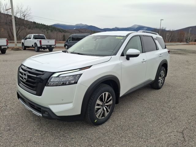 New 2025 Nissan Pathfinder SL w/ Black Appearance Package image 7