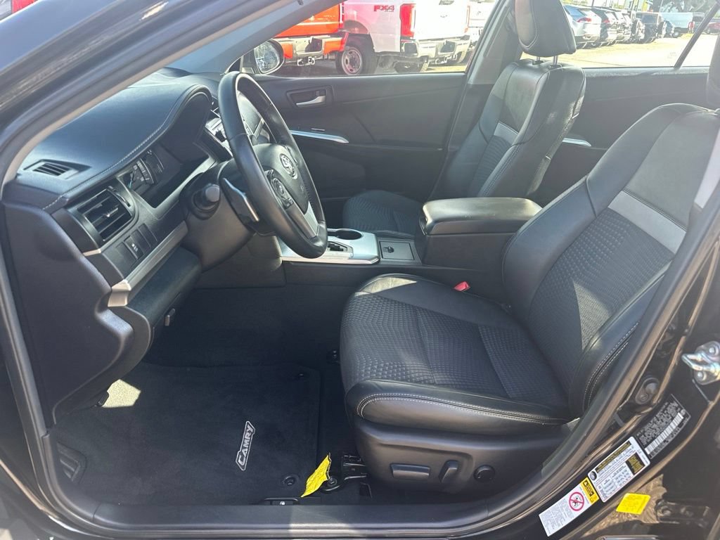 Used 2014 Toyota Camry SE w/ Moonroof Package FWD image 14