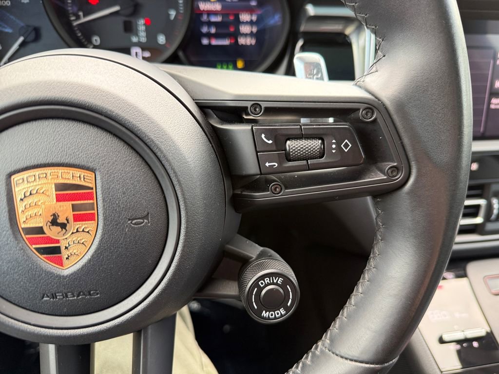 Used 2023 Porsche Macan Turbo AWD/4WD image 31