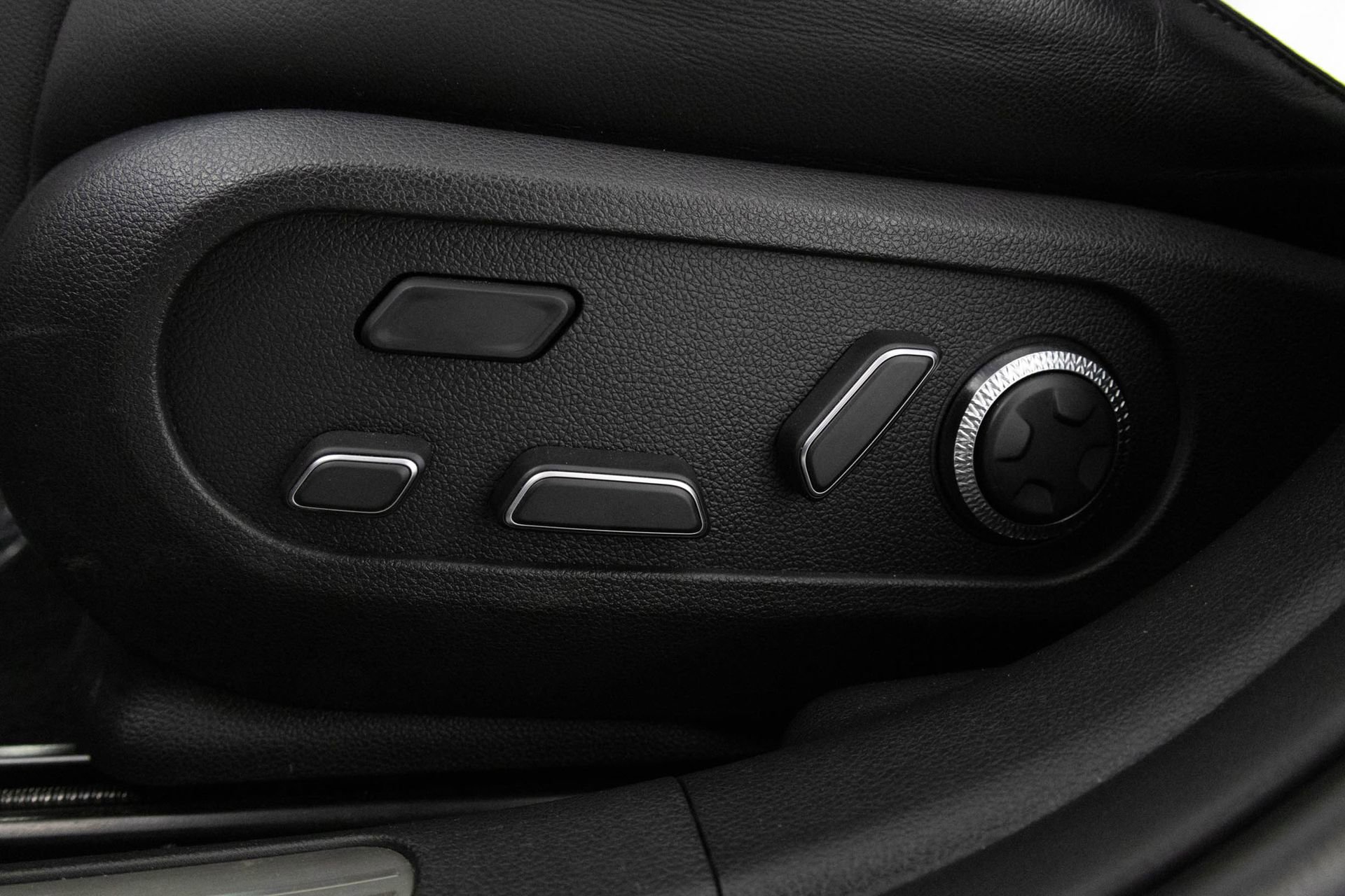 Used 2023 Genesis GV60 Advanced AWD/4WD image 23