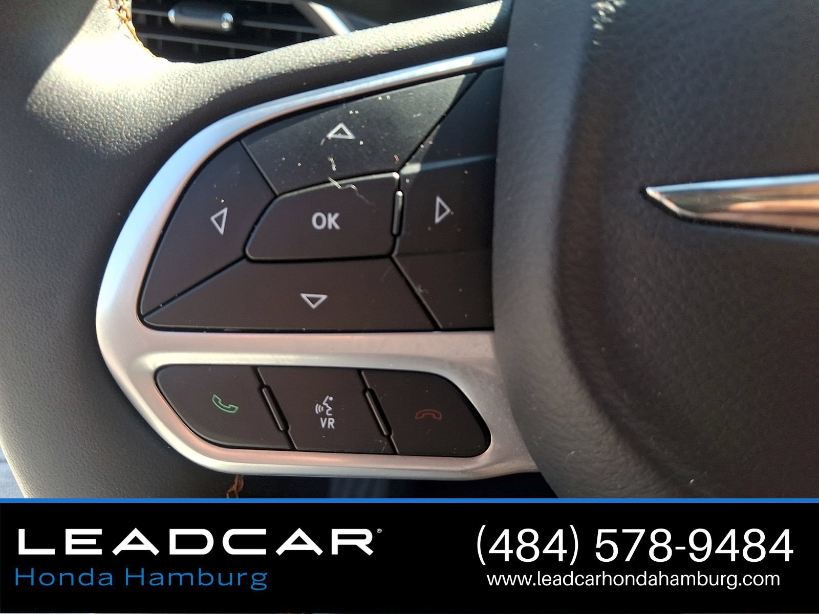 Used 2023 Chrysler Pacifica Pinnacle FWD image 22
