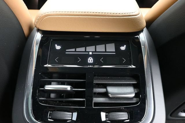 Used 2023 Volvo XC60 B6 Ultimate w/ Climate Package AWD/4WD image 34
