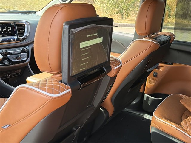 New 2026 Chrysler Pacifica Pinnacle image 18
