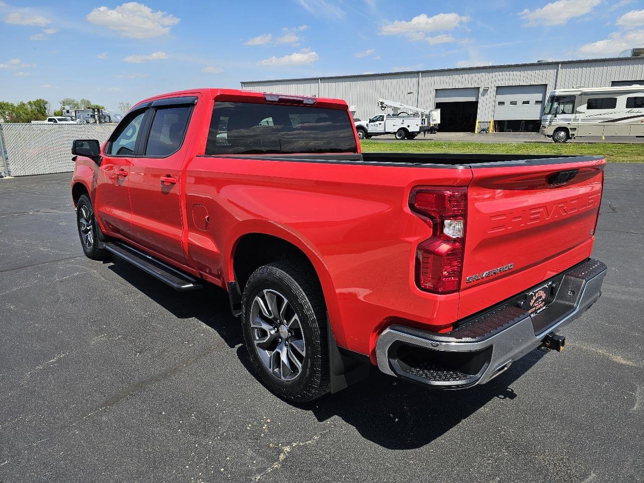 Used 2022 Chevrolet Silverado 1500 LT AWD/4WD image 5