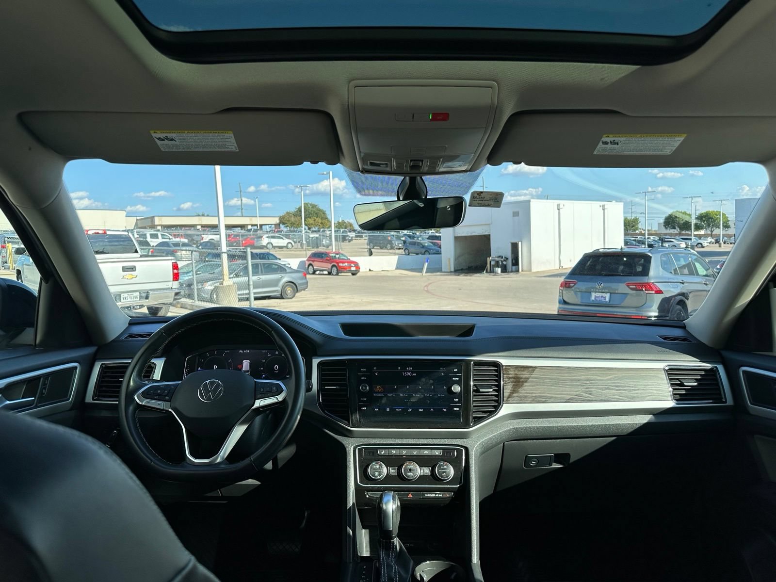 Used 2023 Volkswagen Atlas SE w/ Panoramic Sunroof Package FWD image 16