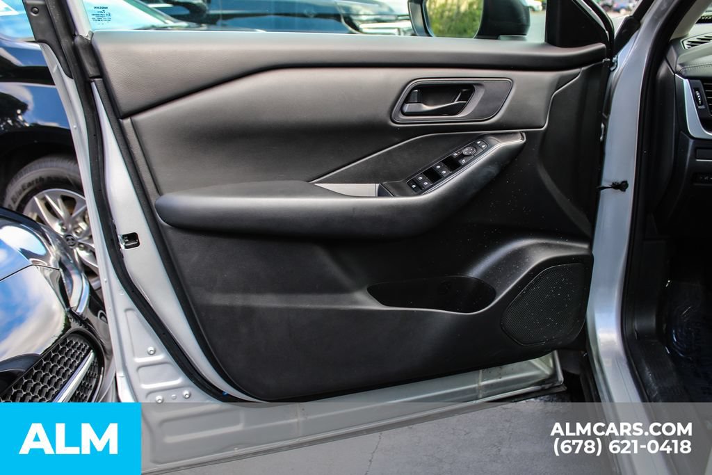 Used 2024 Nissan Rogue S FWD image 35