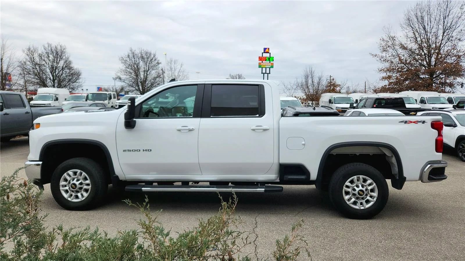 Used 2025 Chevrolet Silverado 2500 LT w/ Convenience Package image 13