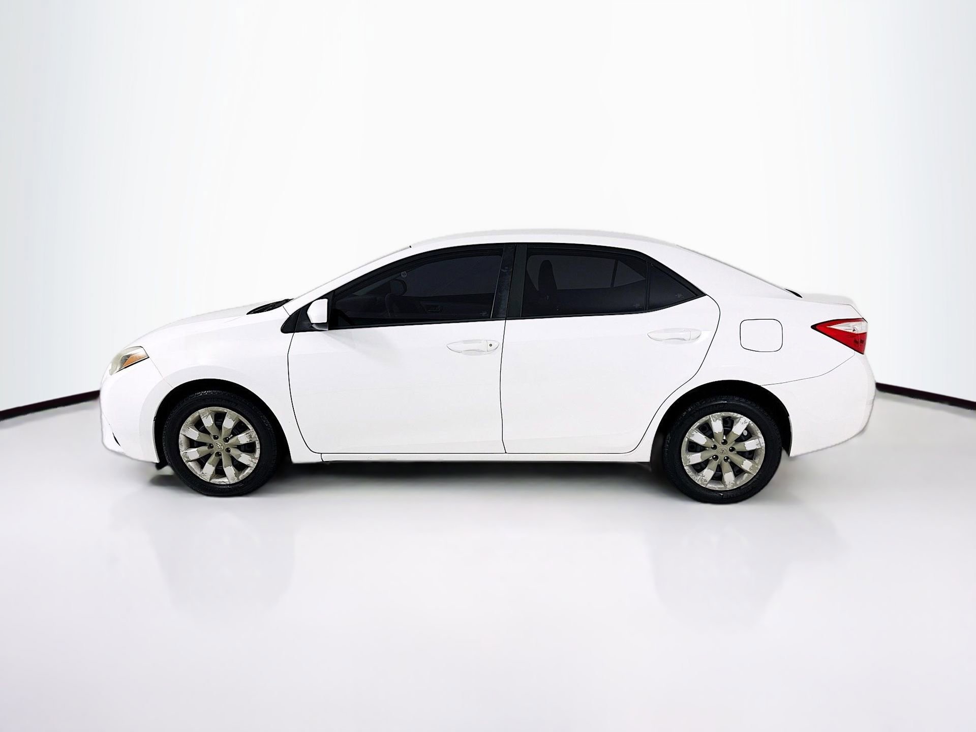 Used 2015 Toyota Corolla LE FWD image 5