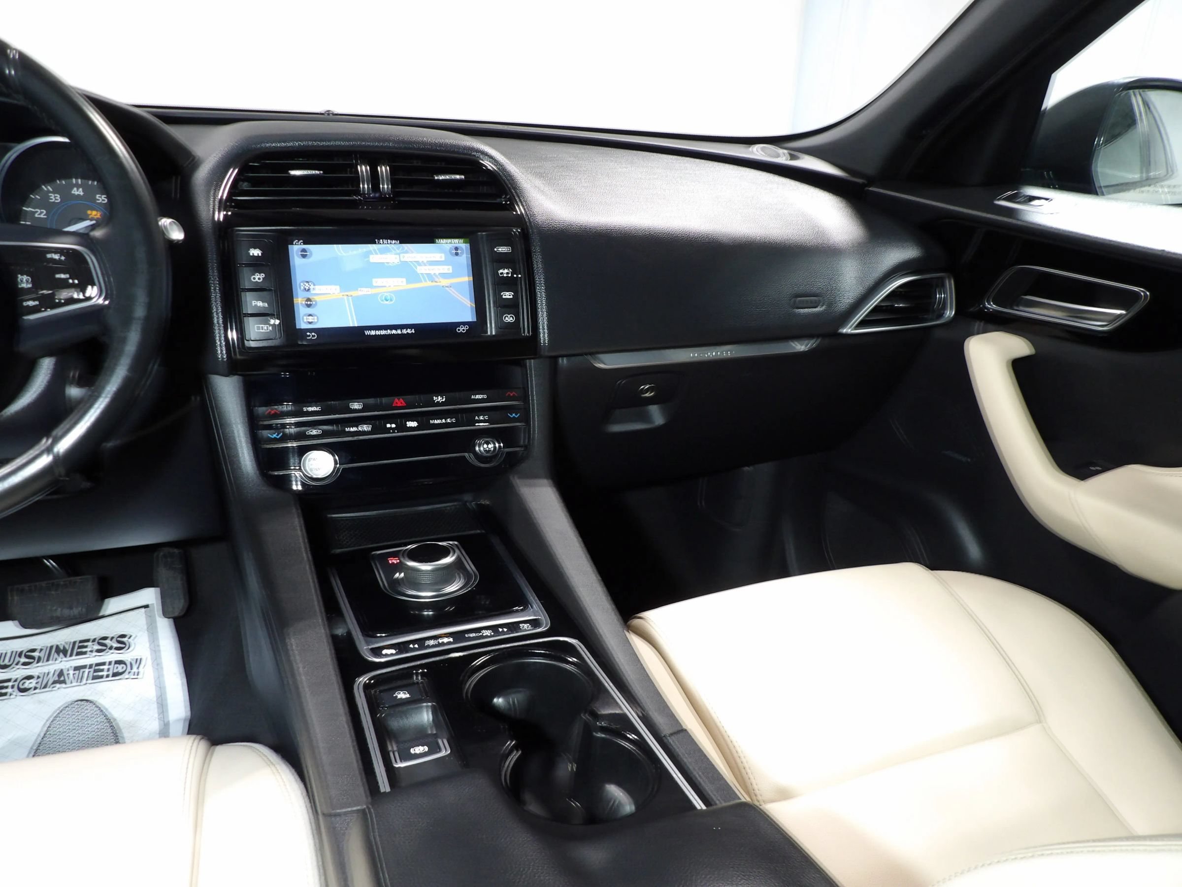 Used 2017 Jaguar F-PACE Premium AWD/4WD image 20