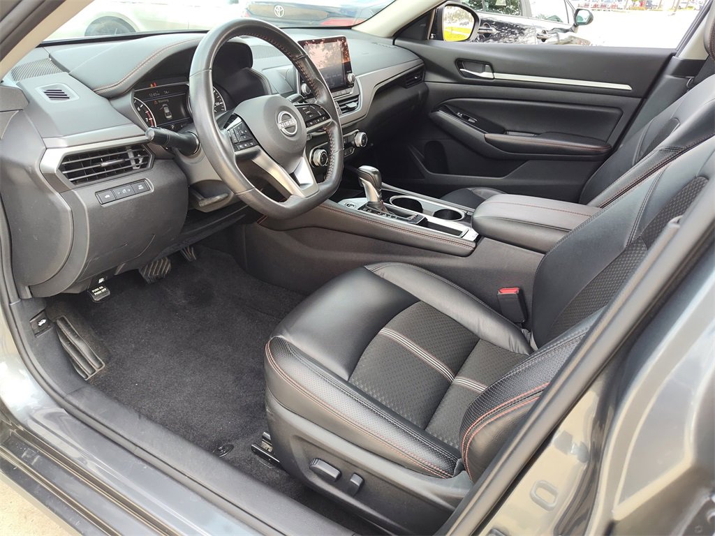 Used 2024 Nissan Altima 2.5 SR image 2