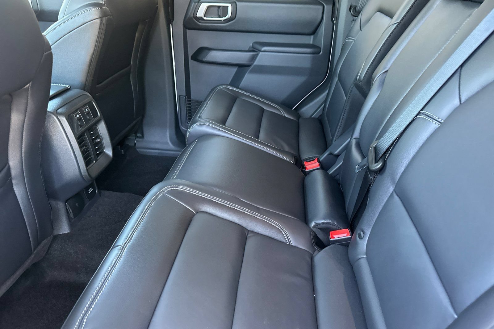 New 2026 Ford Bronco Outer Banks w/ Sasquatch Package AWD/4WD image 12