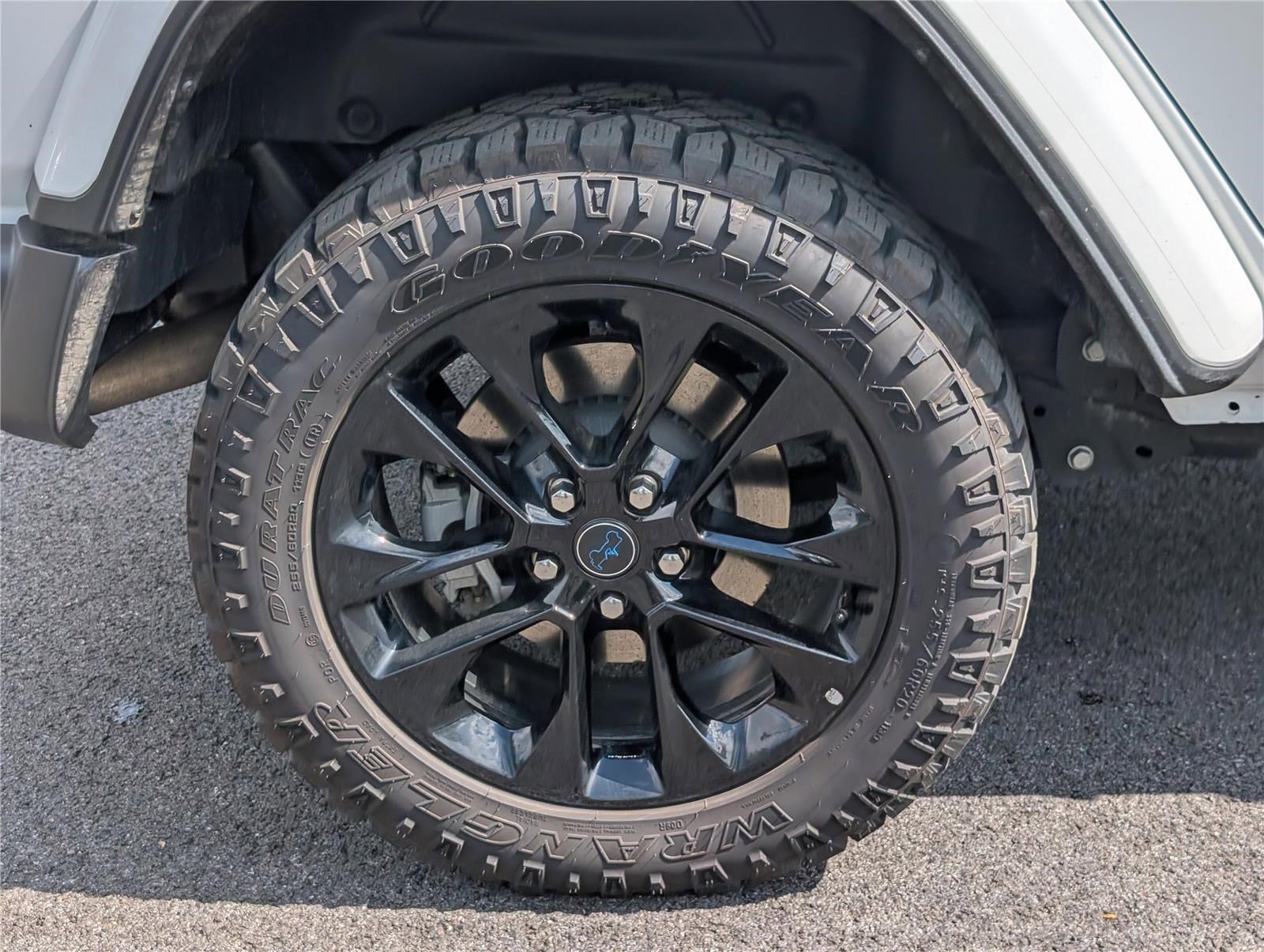 Used 2024 Jeep Wrangler Unlimited Sahara AWD/4WD image 9