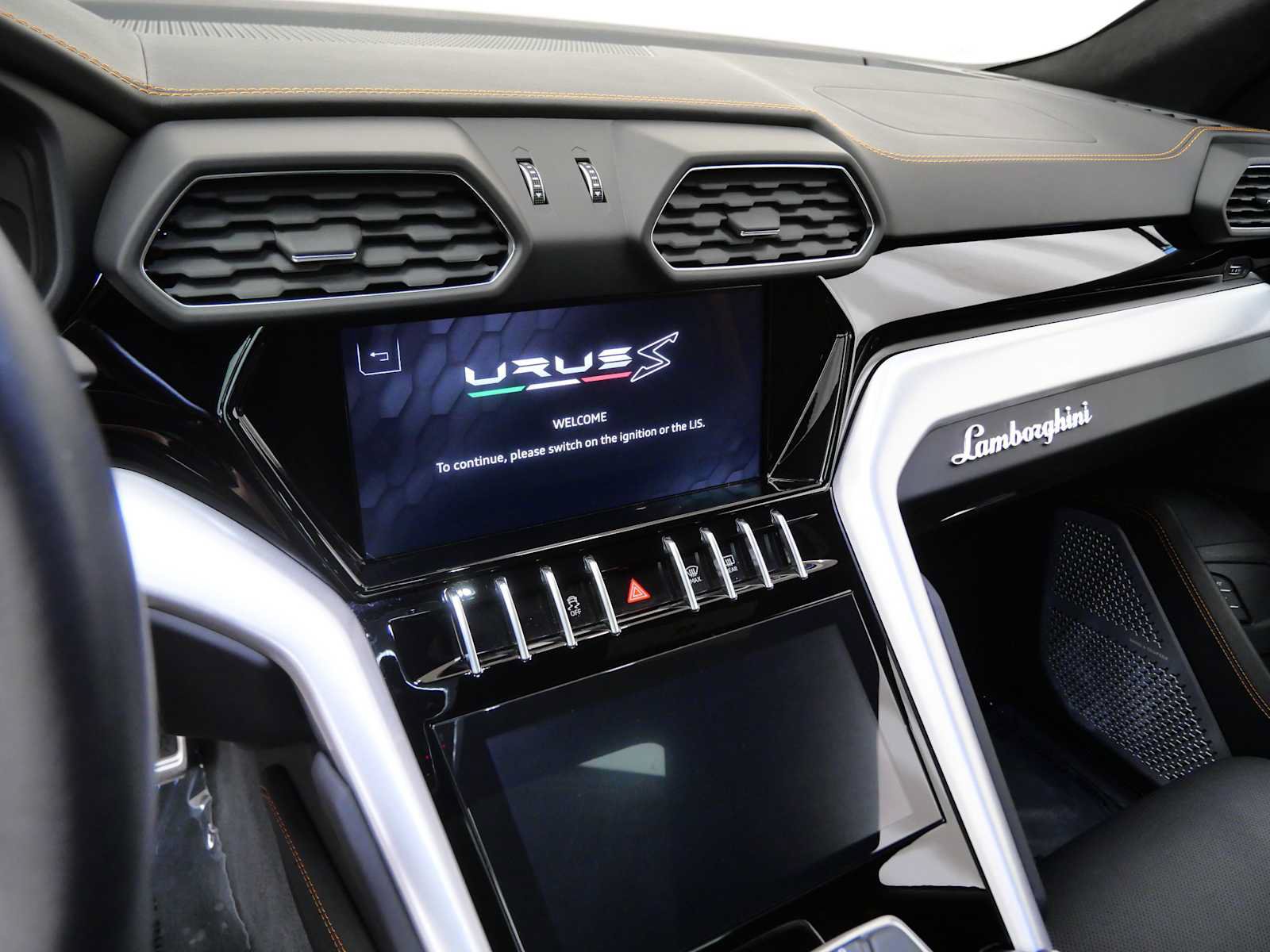 Used 2024 Lamborghini Urus S AWD/4WD image 24