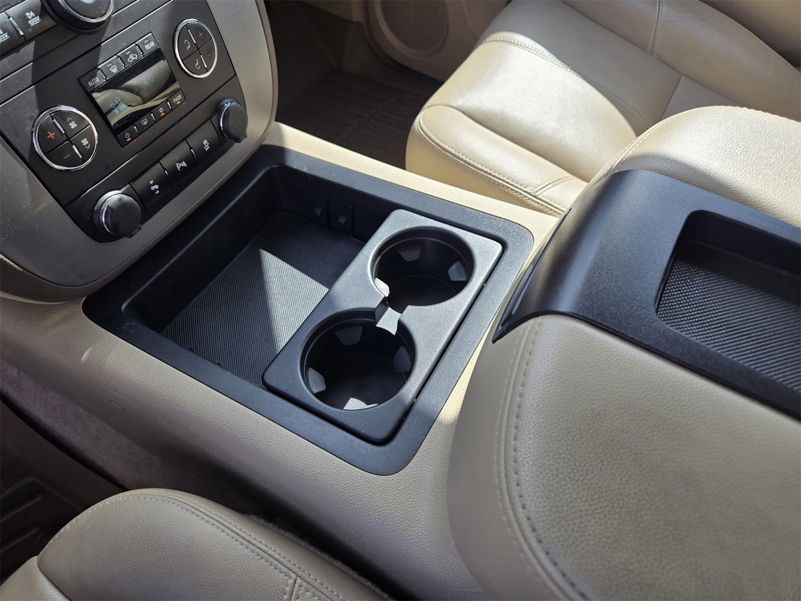 Used 2014 GMC Yukon XL SLT image 18