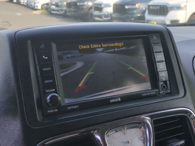 Used 2015 Chrysler Town & Country Touring w/ Driver Convenience Group image 37