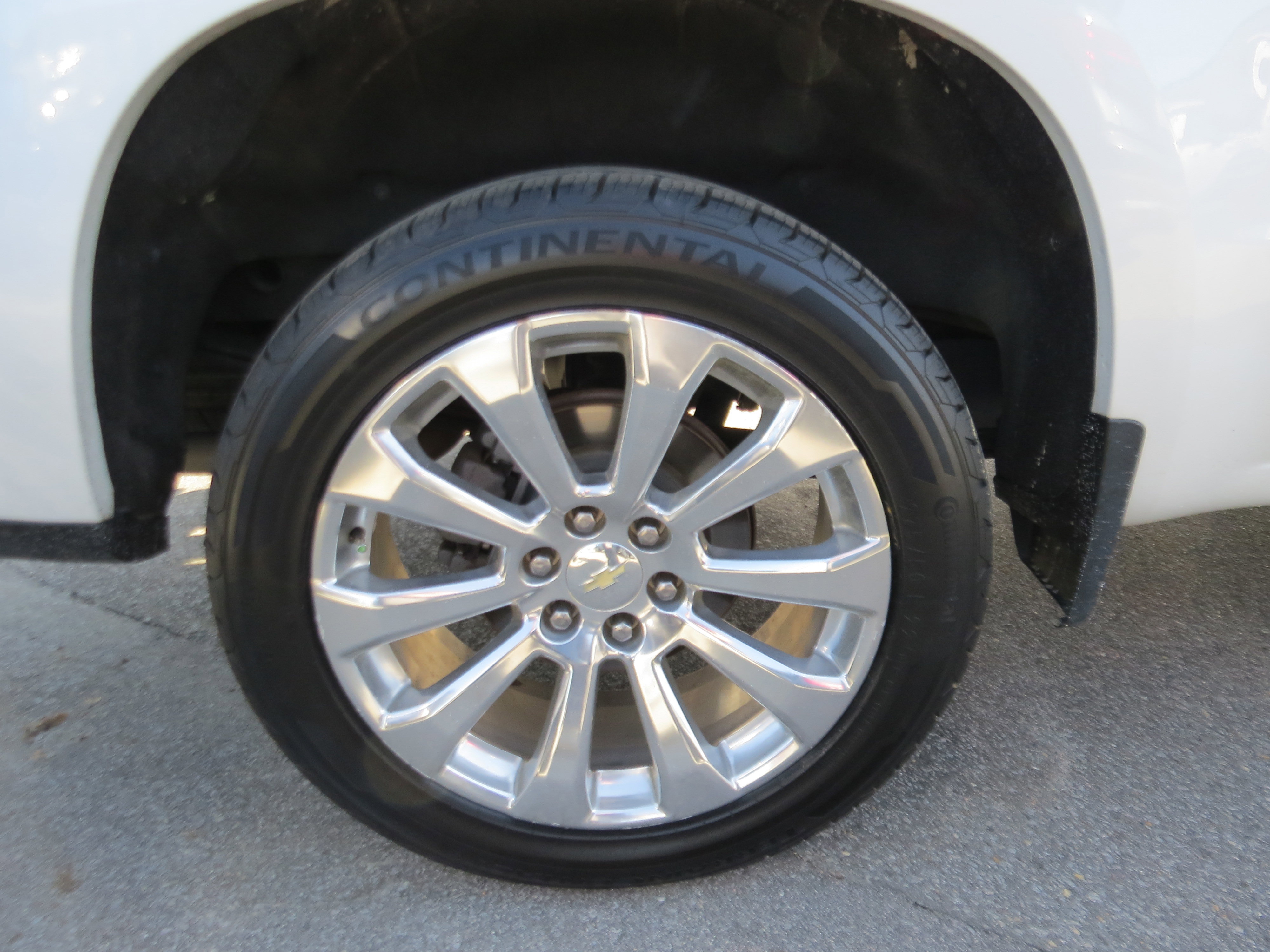 Used 2020 Chevrolet Silverado 1500 High Country w/ Technology Package AWD/4WD image 15