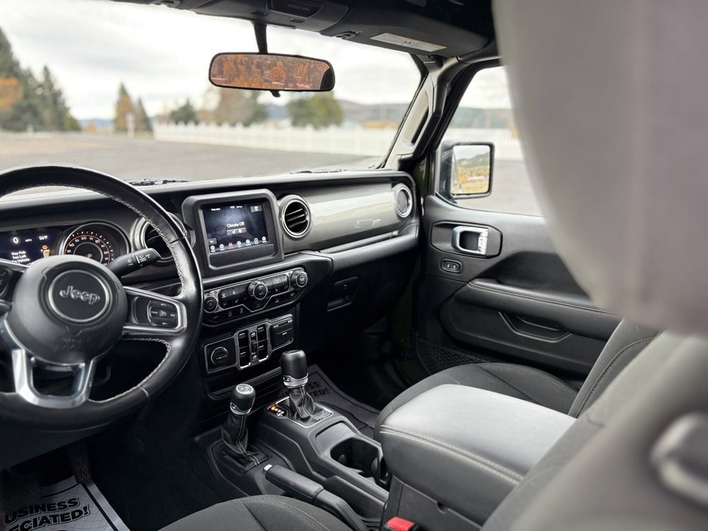 Used 2021 Jeep Gladiator Overland w/ Cold Weather Group AWD/4WD image 6