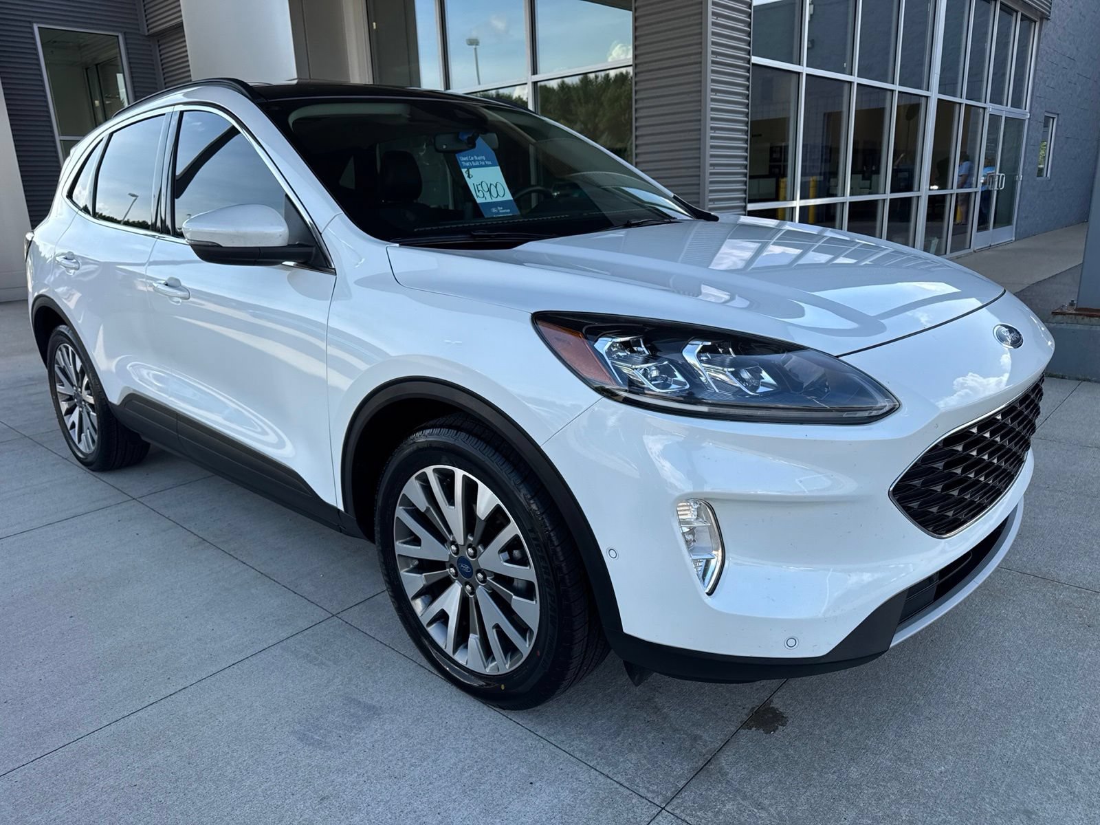 Certified 2020 Ford Escape Titanium AWD/4WD image 10