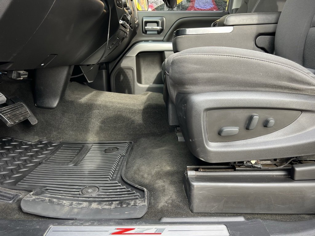 Used 2018 Chevrolet Silverado 1500 LT w/ All Star Edition image 44