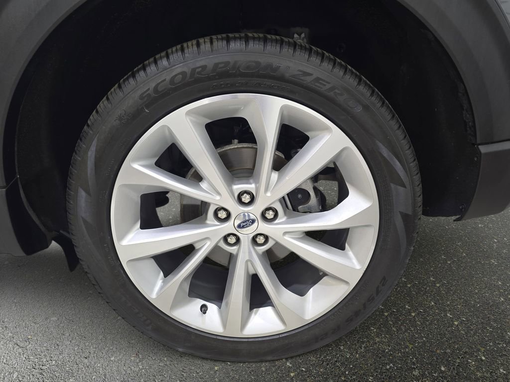 Used 2024 Ford Explorer Platinum w/ Technology Package AWD/4WD image 37