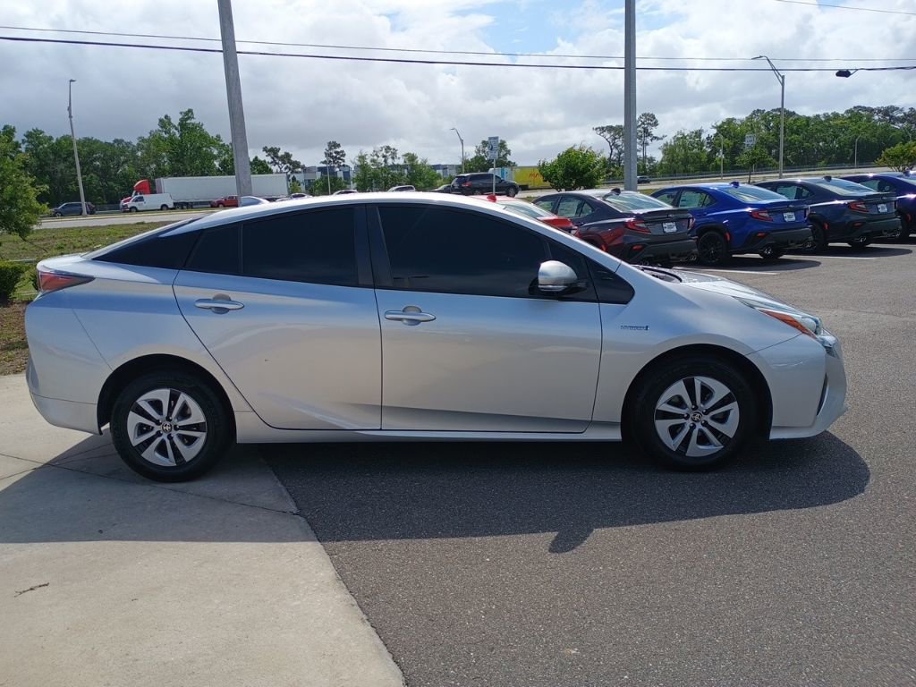 Used 2018 Toyota Prius Two FWD image 4