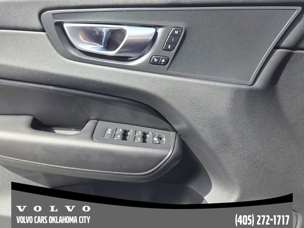 Certified 2025 Volvo XC60 B5 Plus AWD/4WD image 22