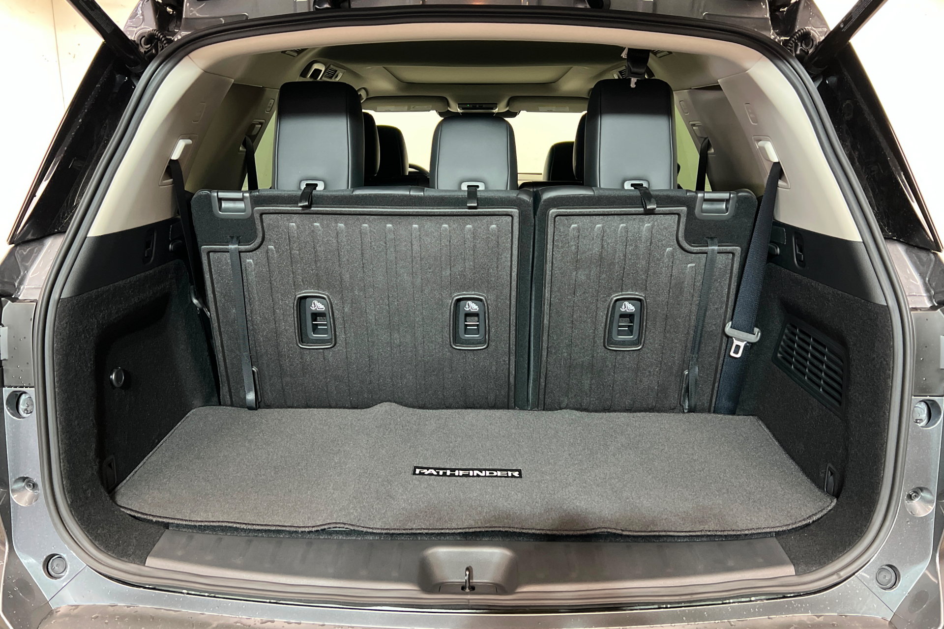 New 2026 Nissan Pathfinder Platinum w/ Cargo Package AWD/4WD image 23