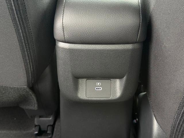 New 2025 Nissan Versa SR w/ Trunk Package FWD image 12