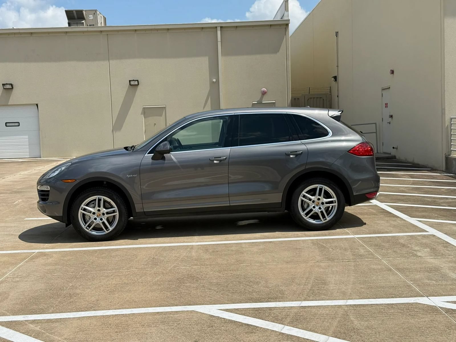 Used 2013 Porsche Cayenne S AWD/4WD image 4