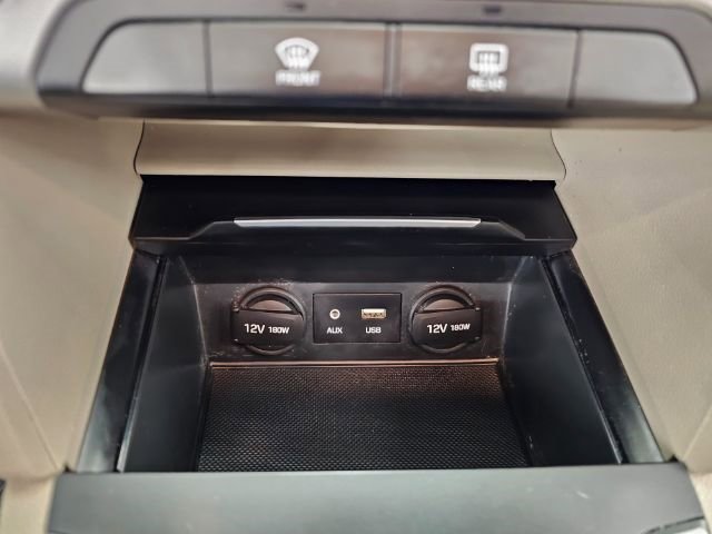 Used 2017 Hyundai Elantra SE w/ Cargo Package image 17