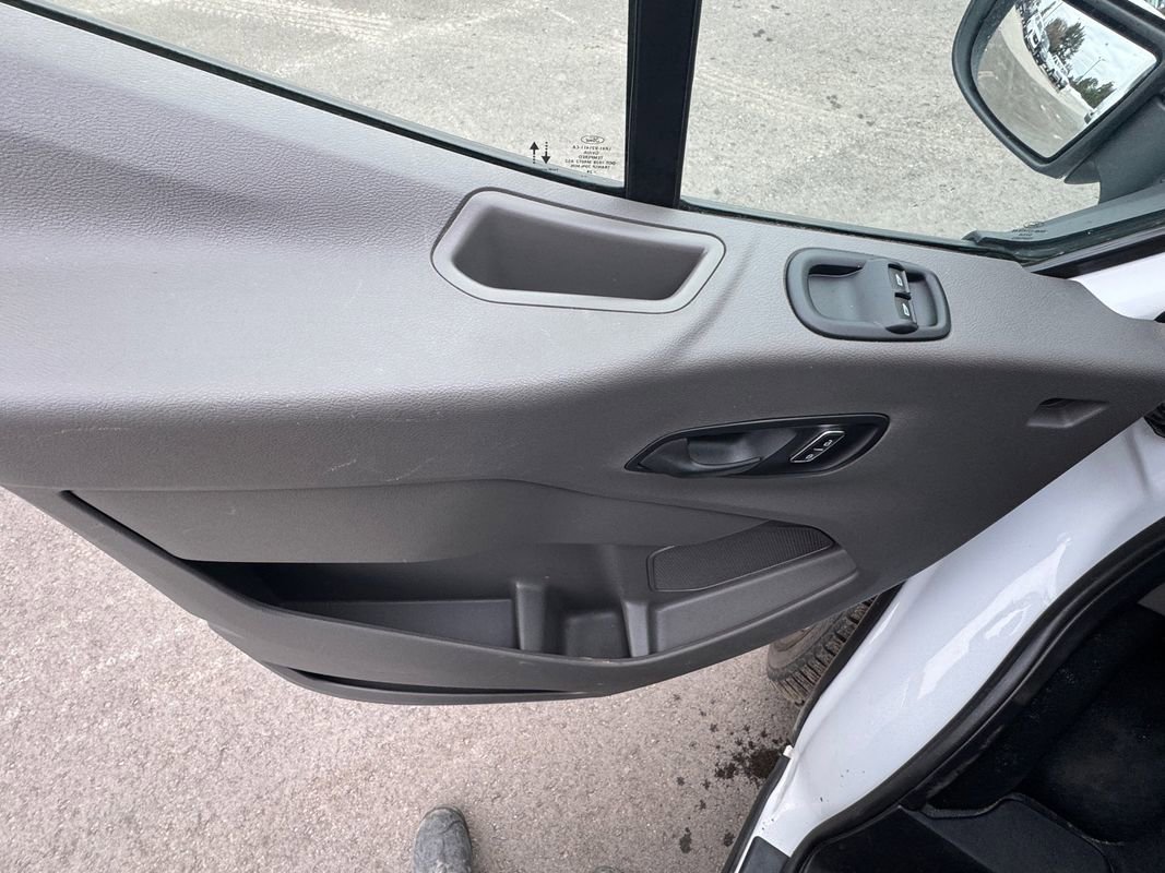 Used 2024 Ford Transit 250 Low Roof AWD w/ Exterior Upgrade Package image 18