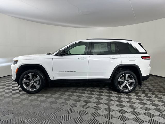 New 2026 Jeep Grand Cherokee Limited w/ Luxury Tech Group II AWD/4WD image 3
