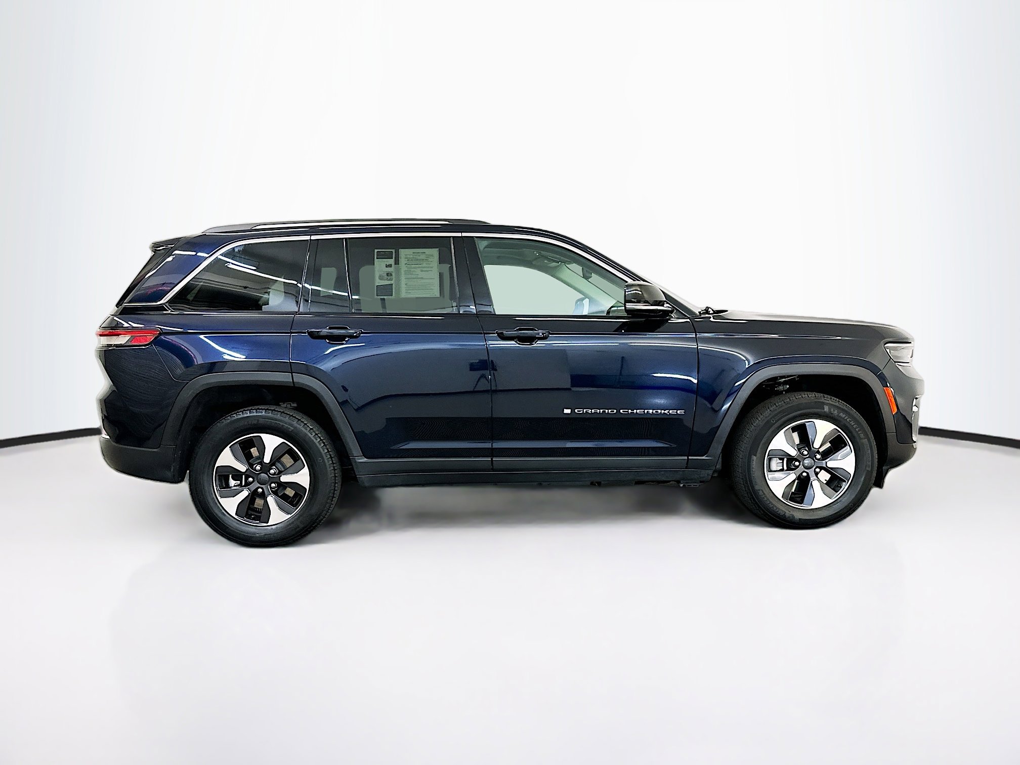 Used 2023 Jeep Grand Cherokee 4WD 4xe image 10