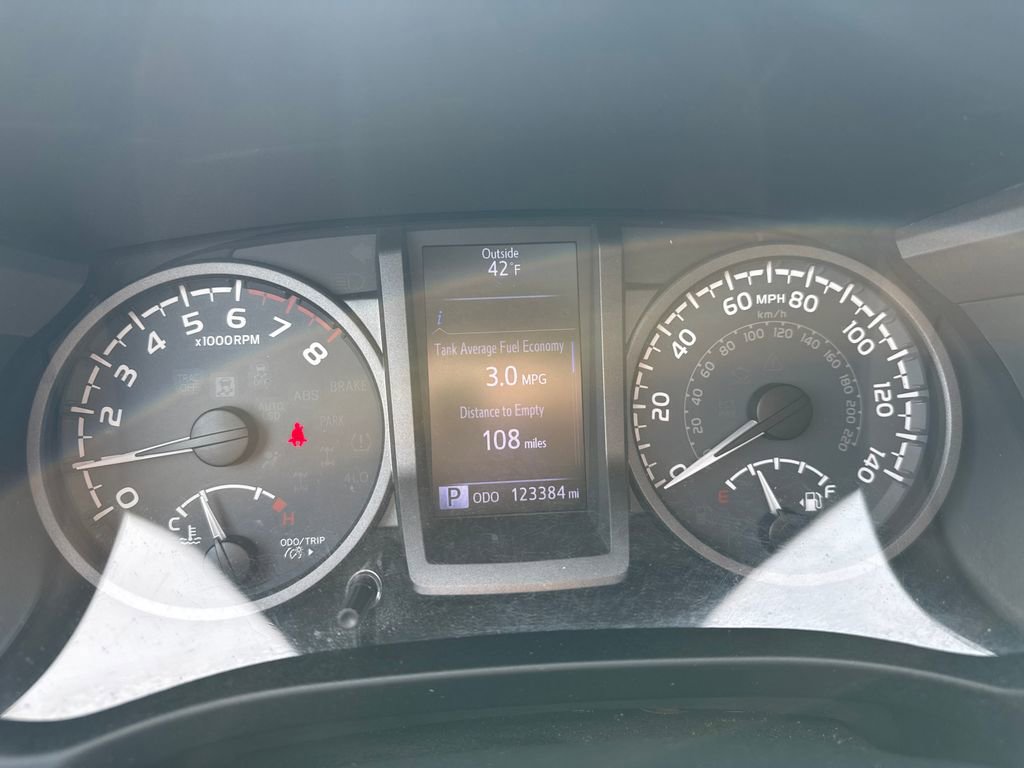 Used 2017 Toyota Tacoma TRD Sport image 19