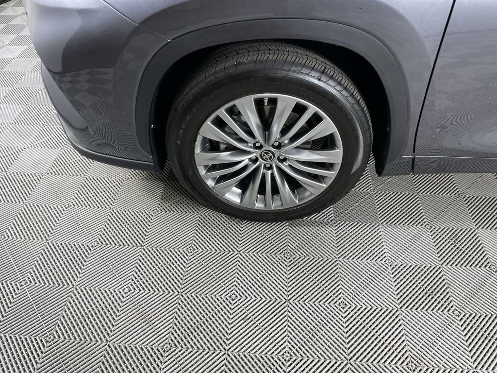 Used 2023 Toyota Highlander Platinum image 34