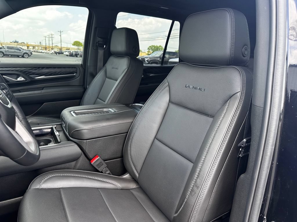 Certified 2024 GMC Yukon Denali w/ LPO, Illumination Package AWD/4WD image 15